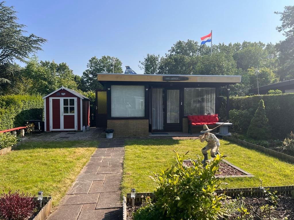 Sfeervolle volkstuin met recreatief huisje in Velsen-Noord, Tuin en Terras, Tuinhuizen, Ophalen, 500 cm of meer, 3 ramen of meer