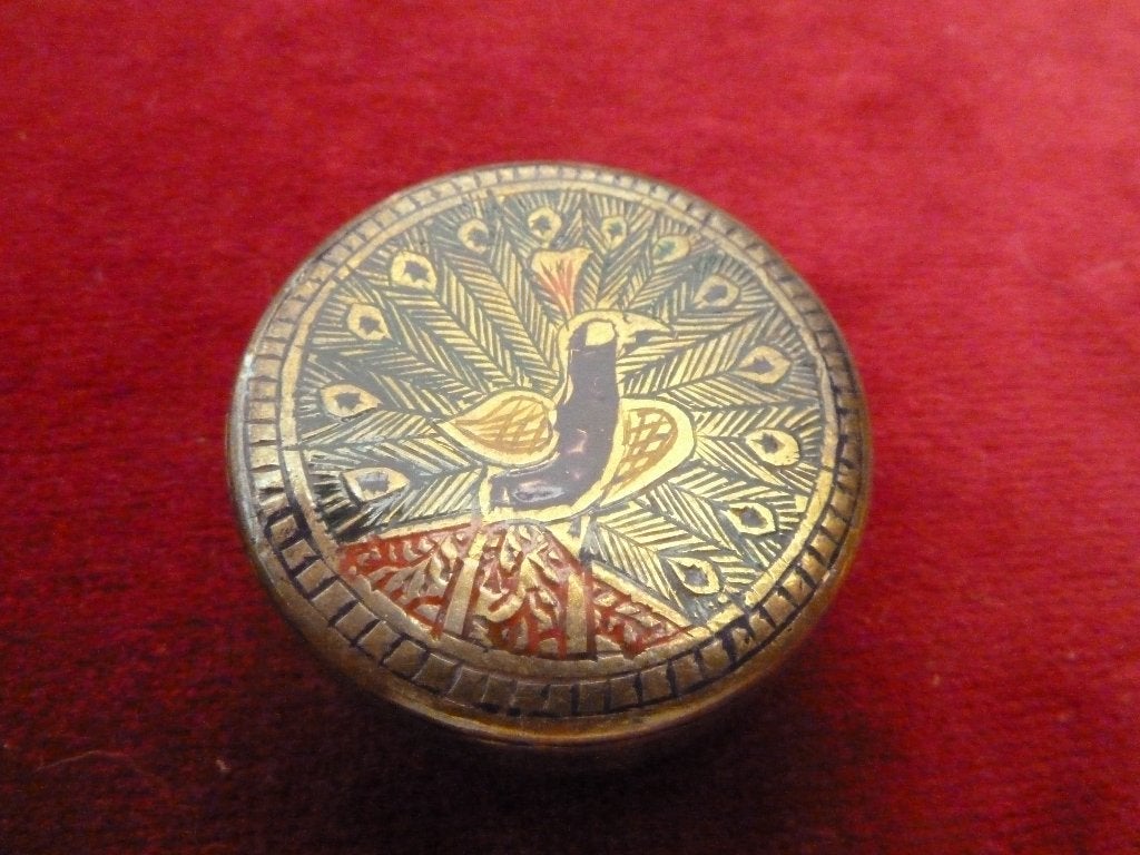 Vintage messing pillendoosje met losse deksel met pauw., Ophalen of Verzenden