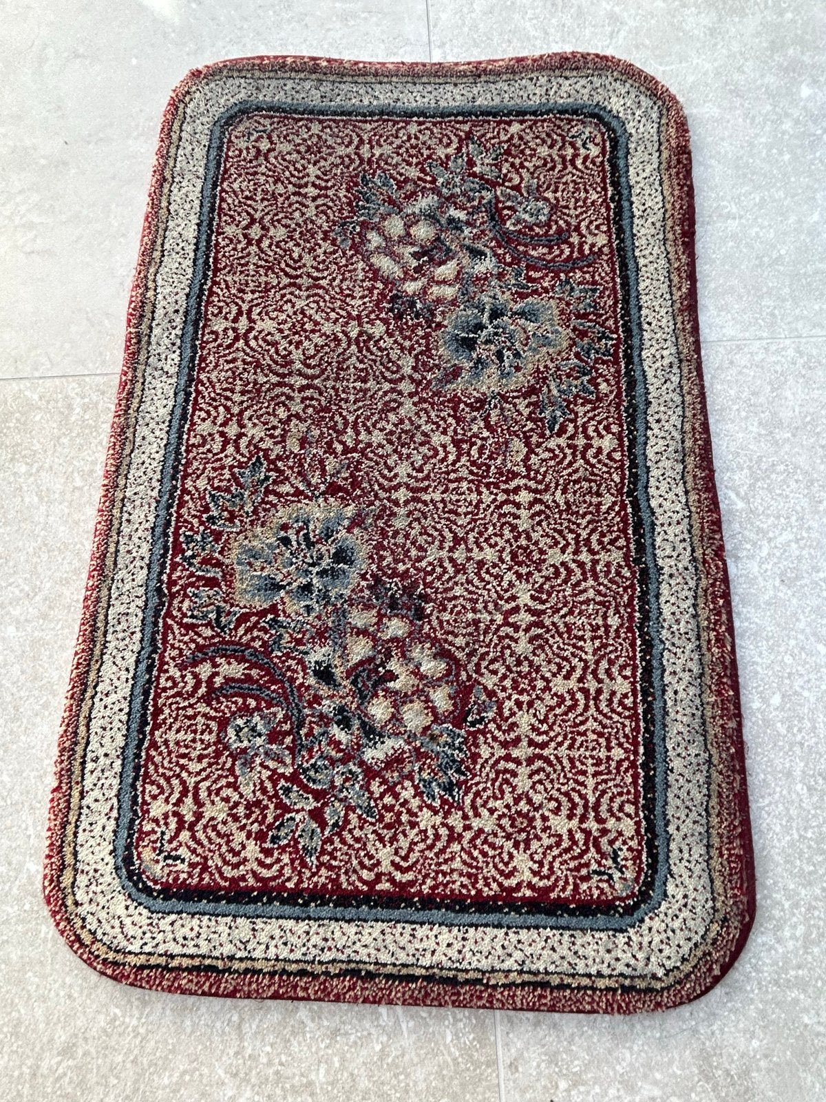 Vintage rood tapijt met bloemenpatroon, Huis en Inrichting, Stoffering | Tapijten en Kleden, Minder dan 50 cm, Gebruikt, 50 tot 100 cm