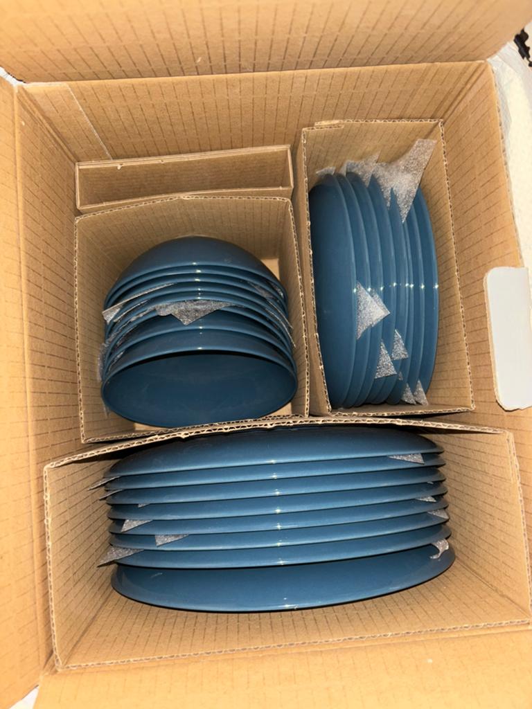 IKEA bordenset compleet en nieuw in de doos / 24x FÄRGKLAR, Ophalen of Verzenden, Nieuw, Overige stijlen, Bord(en)