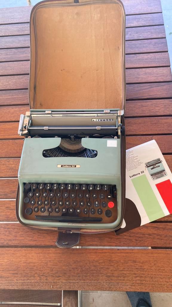 Goed werkende Olivetti lettera 22 typemachine met koffer, Diversen, Typemachines, Gebruikt, Ophalen of Verzenden