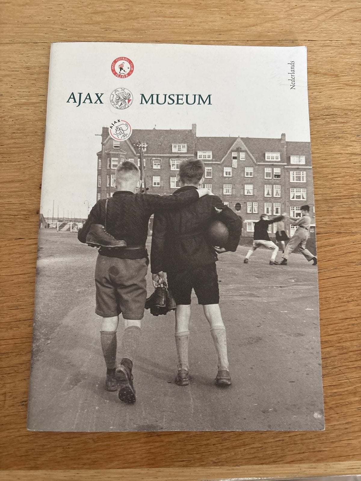 Ajax Museum Brochure - Voetbalgeschiedenis, Boeken, Ophalen of Verzenden, Gelezen, Balsport