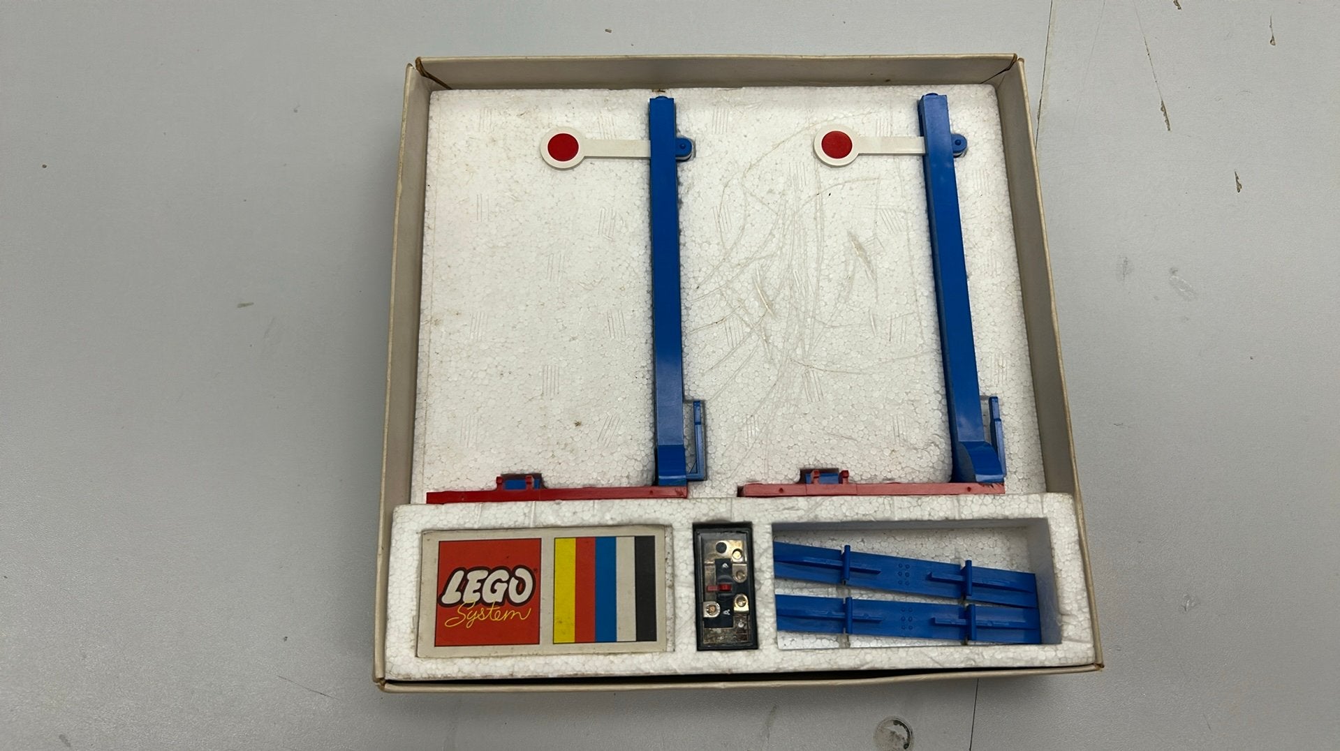 SB2950 Lego trein 156 seinpalen met doos z.g.a.n., Kinderen en Baby's, Ophalen of Verzenden, Zo goed als nieuw