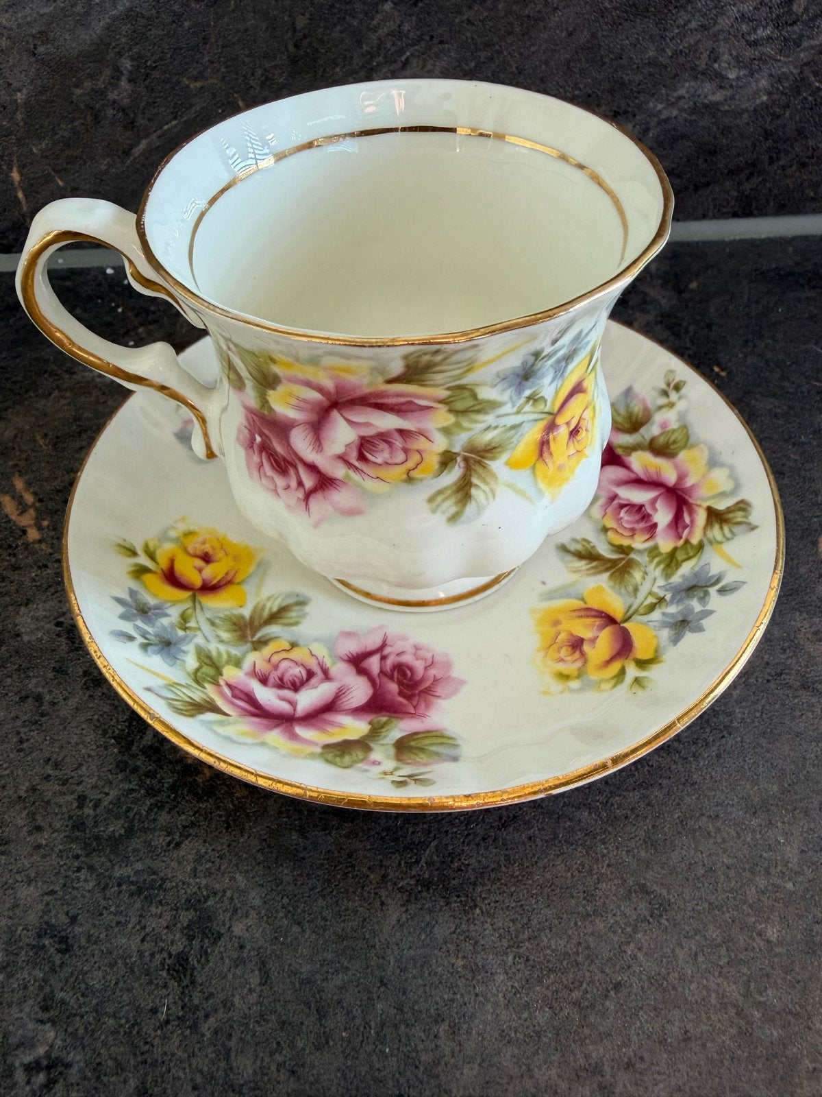 Balmoral Castle Bone China kop en schotel met rozen, Ophalen of Verzenden