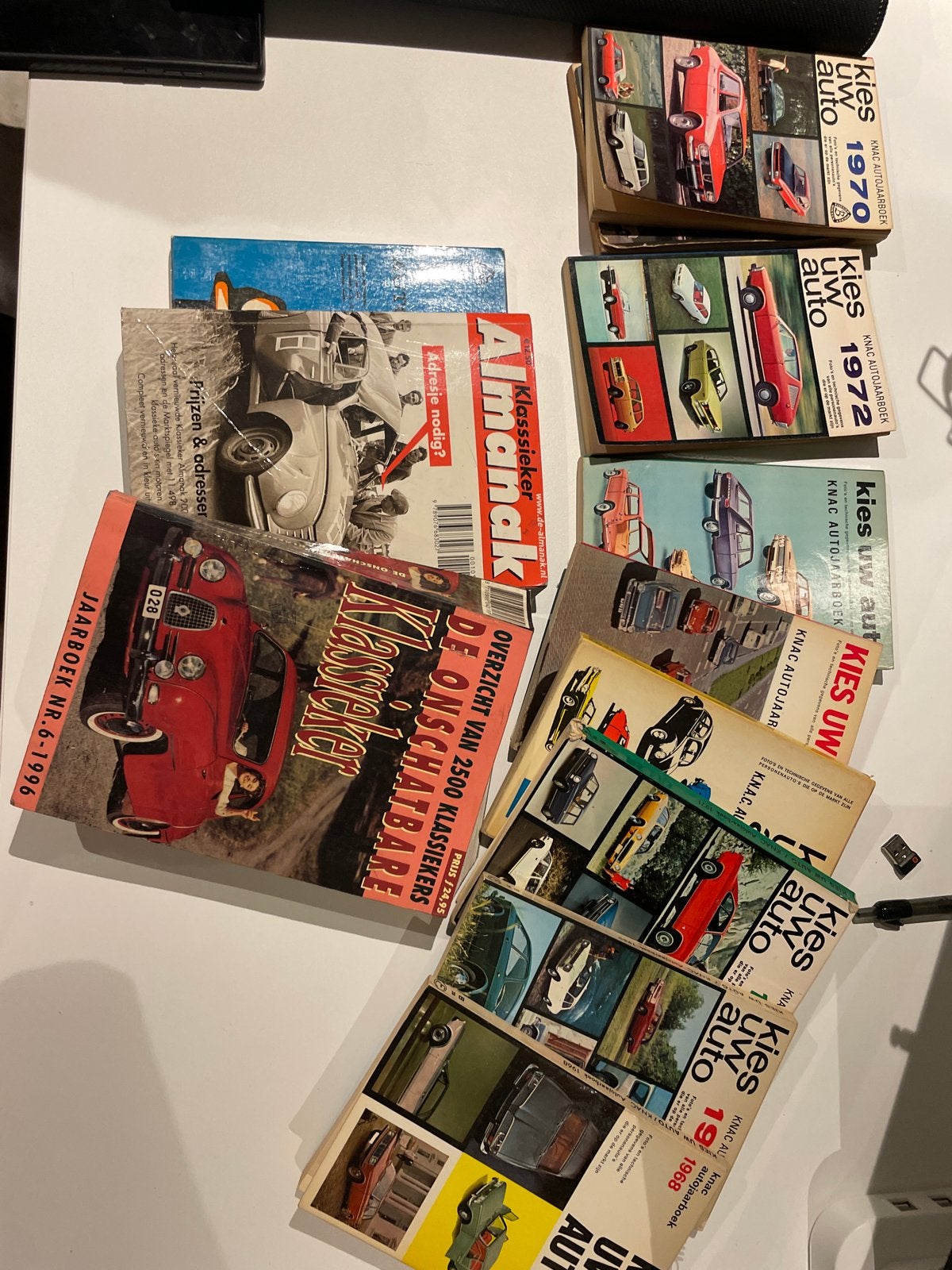 12 stuks Autojaarboeken en catalogussen, Ophalen of Verzenden, Gelezen, Algemeen