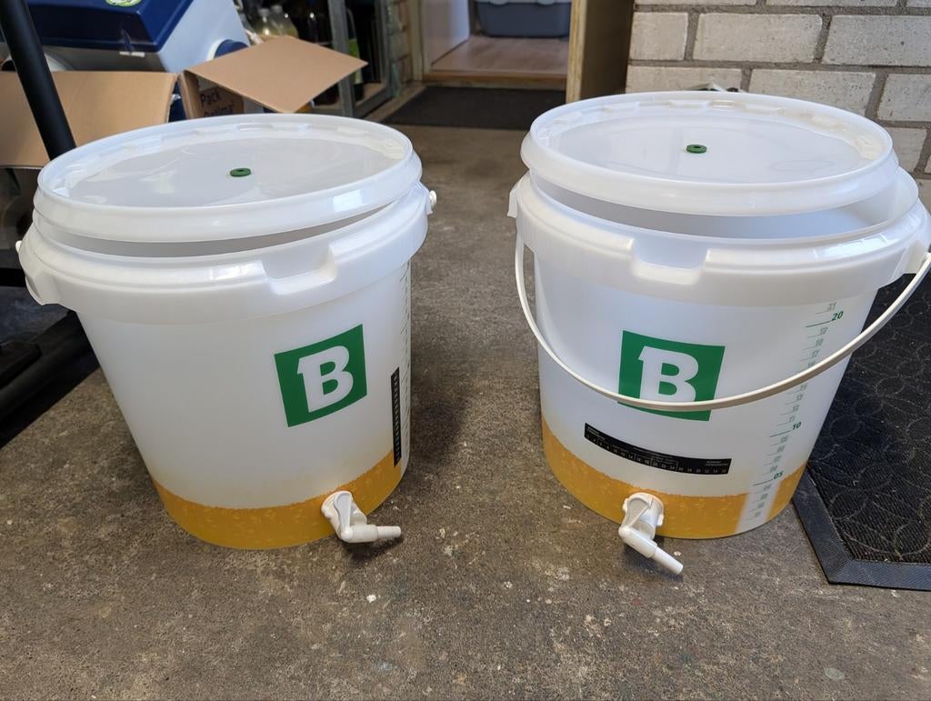 2x Gistingsvat met kraan - 22 liter, Ophalen, Gebruikt