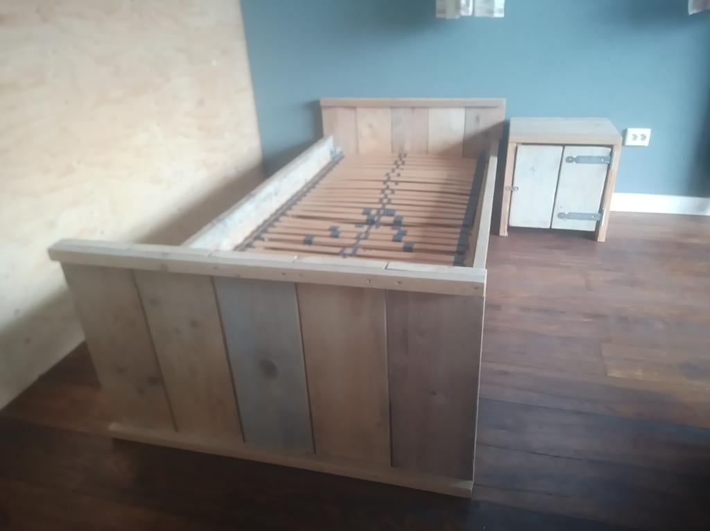 Steigers houten 1 persoons bed, Huis en Inrichting, Slaapkamer | Bedden, Ophalen, Eenpersoons, Hout, 90 cm
