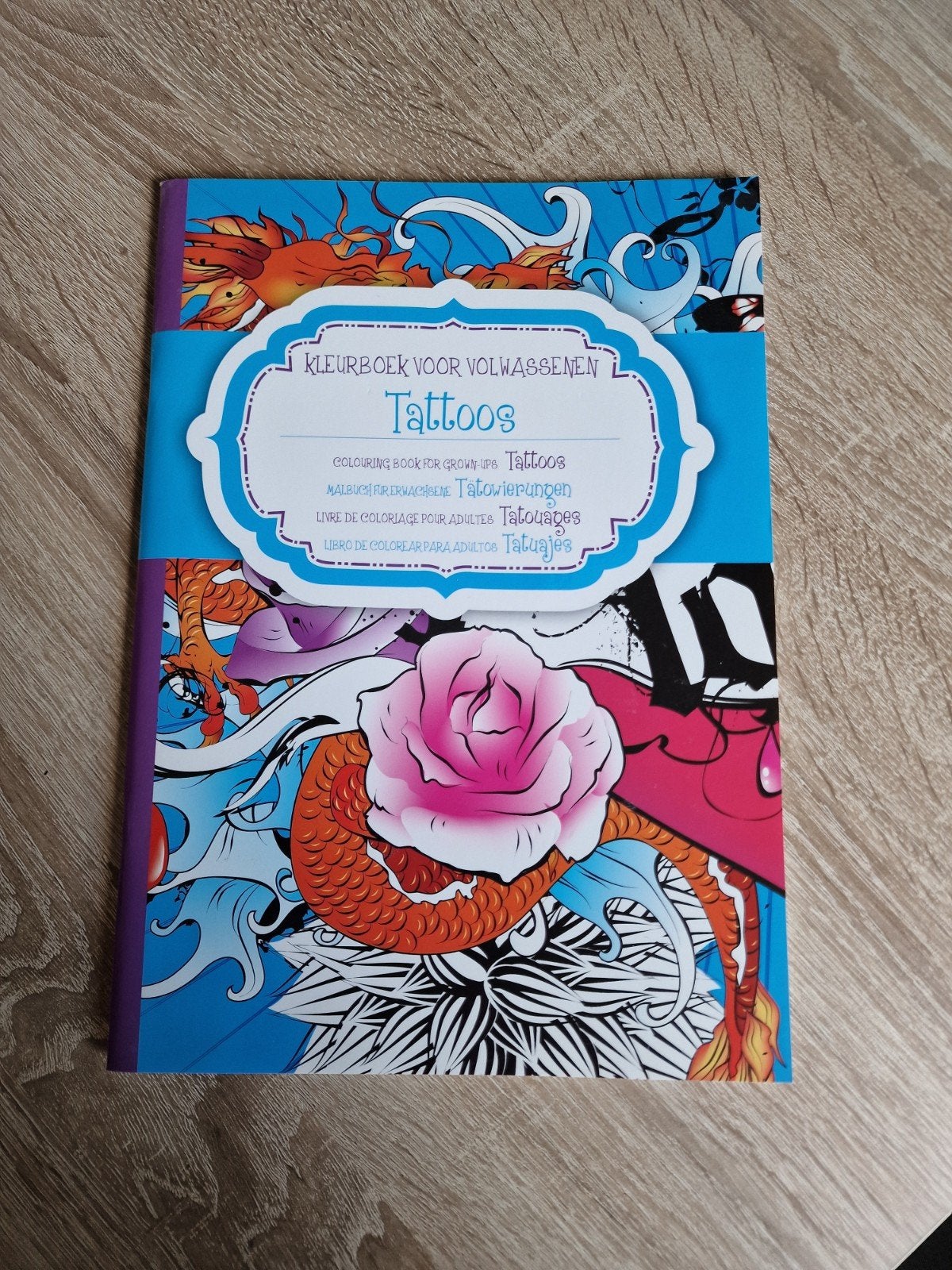 Kleurboek tattoos., Hobby en Vrije tijd, Tekenen, Ophalen of Verzenden, Zo goed als nieuw, Boek of Gids