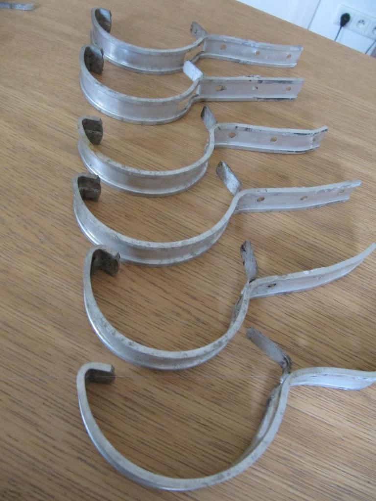 6 Zinken gootbeugels 100mm-3  4 verbindingsstukken 100mm-2 , Ophalen of Verzenden, Gebruikt, 50 tot 100 mm, Overige typen