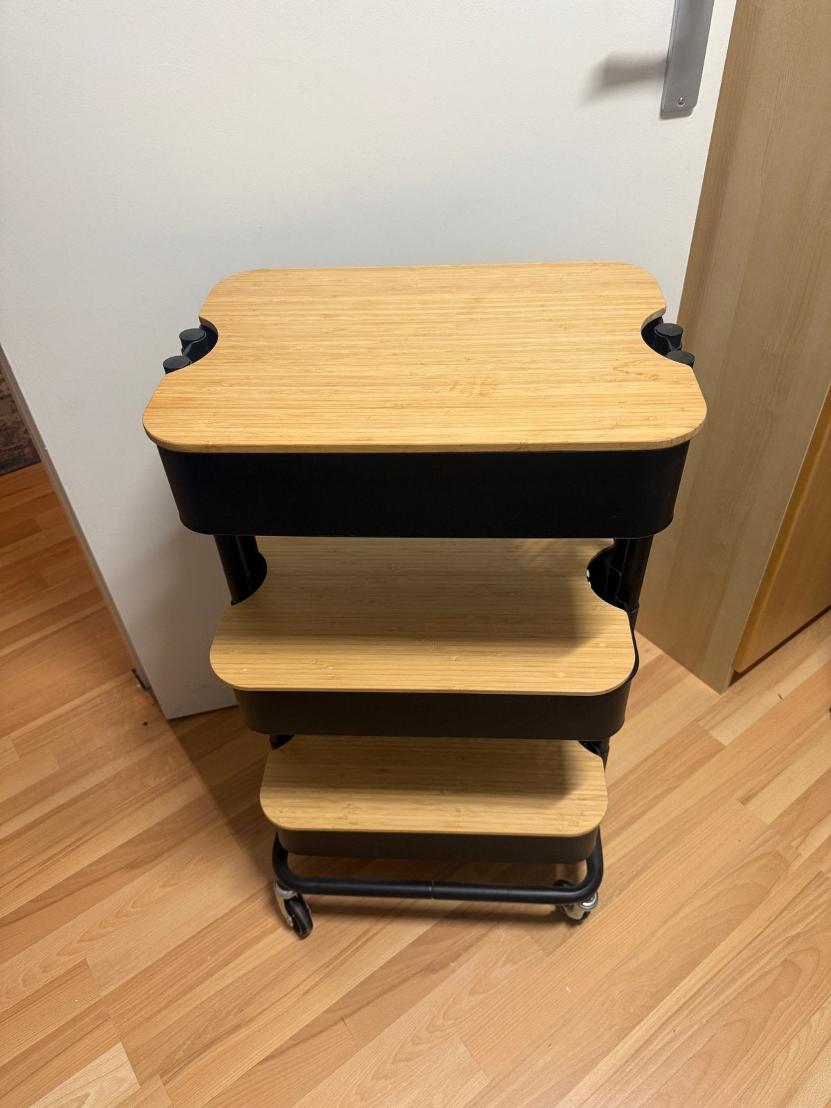IKEA Raskog Roltafel - Zwart met Bamboe Bladen, Ophalen, Minder dan 50 cm, Zo goed als nieuw, Rechthoekig