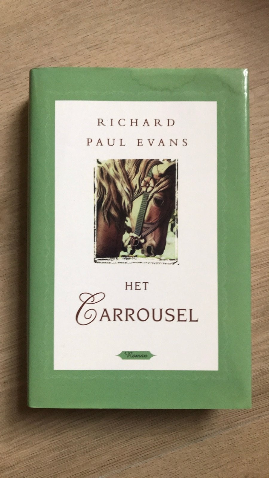 Het Carrousel - Richard Paul Evans (Roman), Ophalen of Verzenden, Zo goed als nieuw, Nederland