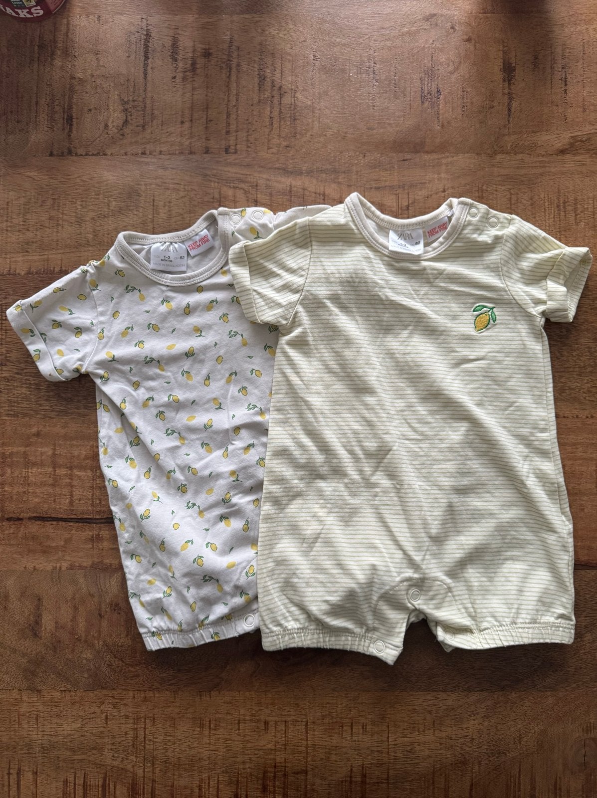 2x Zara boxpakje maat 62 - Citroenprint, Kinderen en Baby's, Ophalen of Verzenden, Zo goed als nieuw, Jongetje of Meisje, Nacht- of Onderkleding