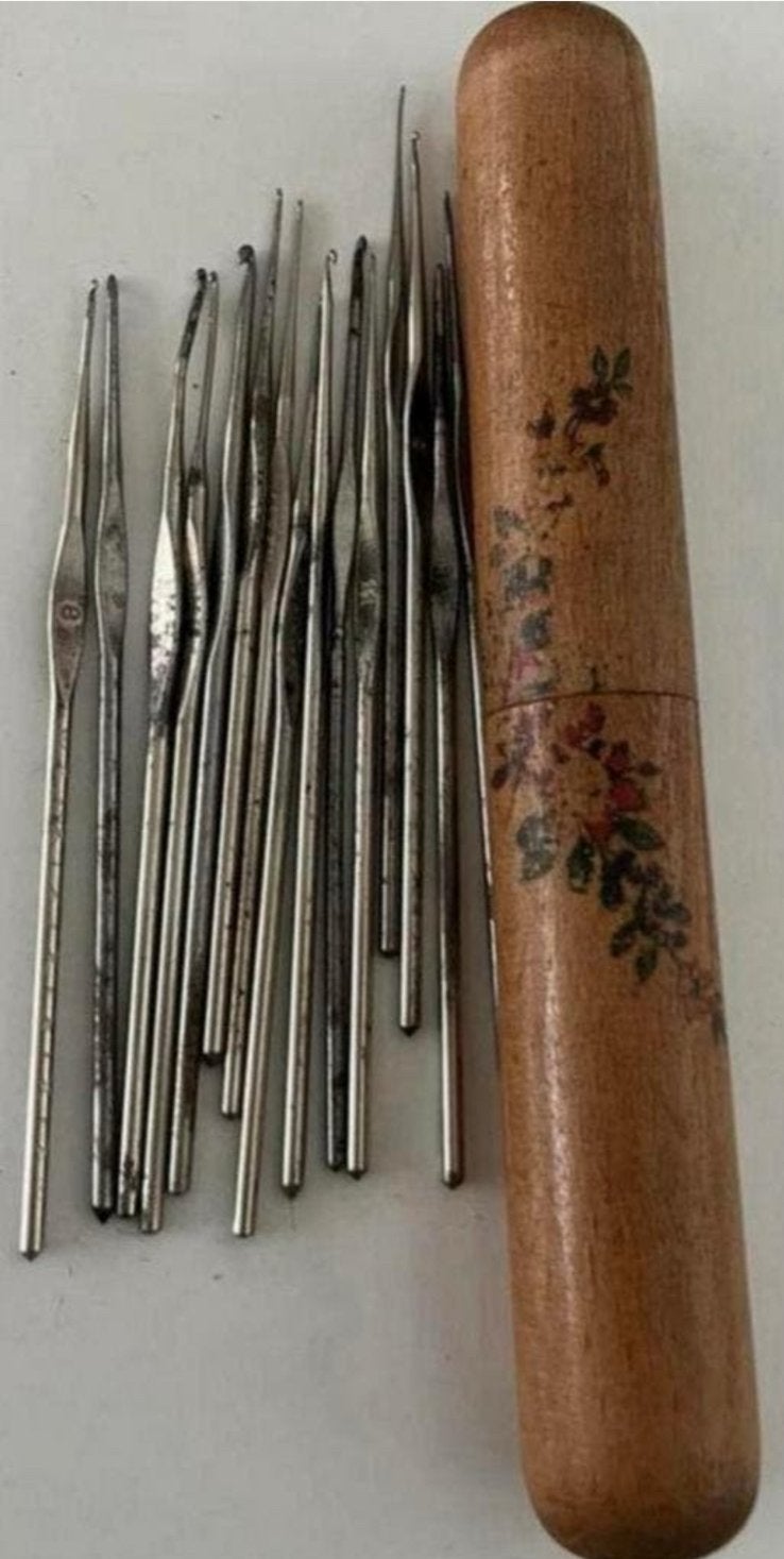 Antieke zilveren haaknaalden set  originele houten koker, Hobby en Vrije tijd, Ophalen of Verzenden, Gebruikt, Haken, Overige typen