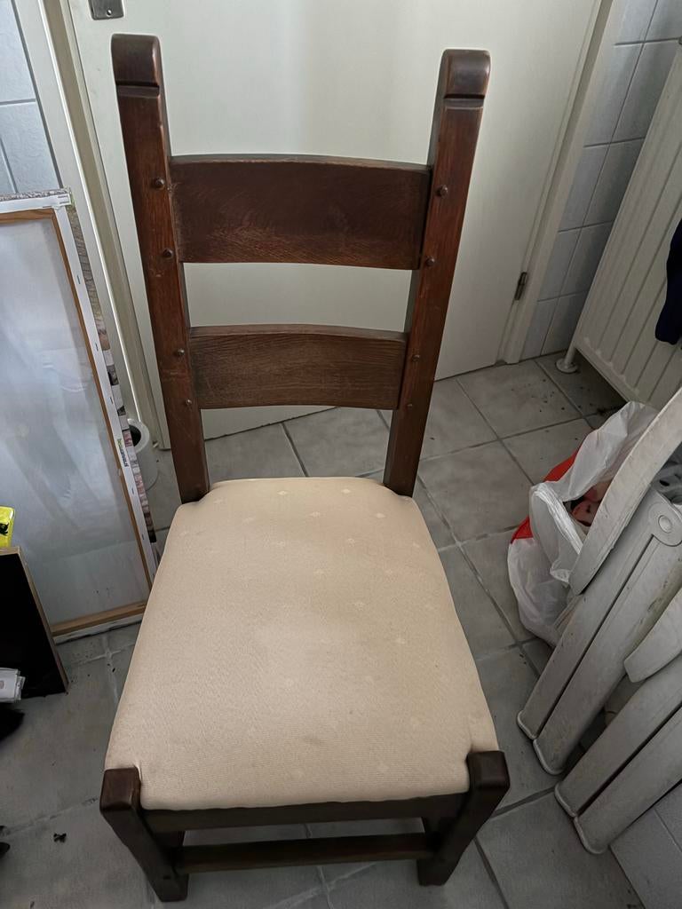 Robuuste houten stoel met stoffen zitting, Huis en Inrichting, Stoelen, Gebruikt, Bruin, Ophalen of Verzenden, Vijf, Zes of meer stoelen