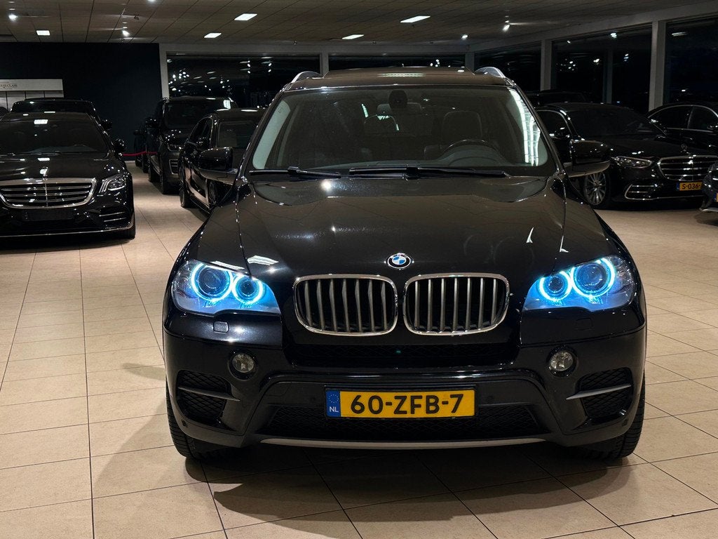BMW X5 XDrive30d|LCI|TREKHAAK|PANO|AUT-8|High Exe.|Topstaat, Gebruikt, 2993 cc, 241 €/maand, Zwart