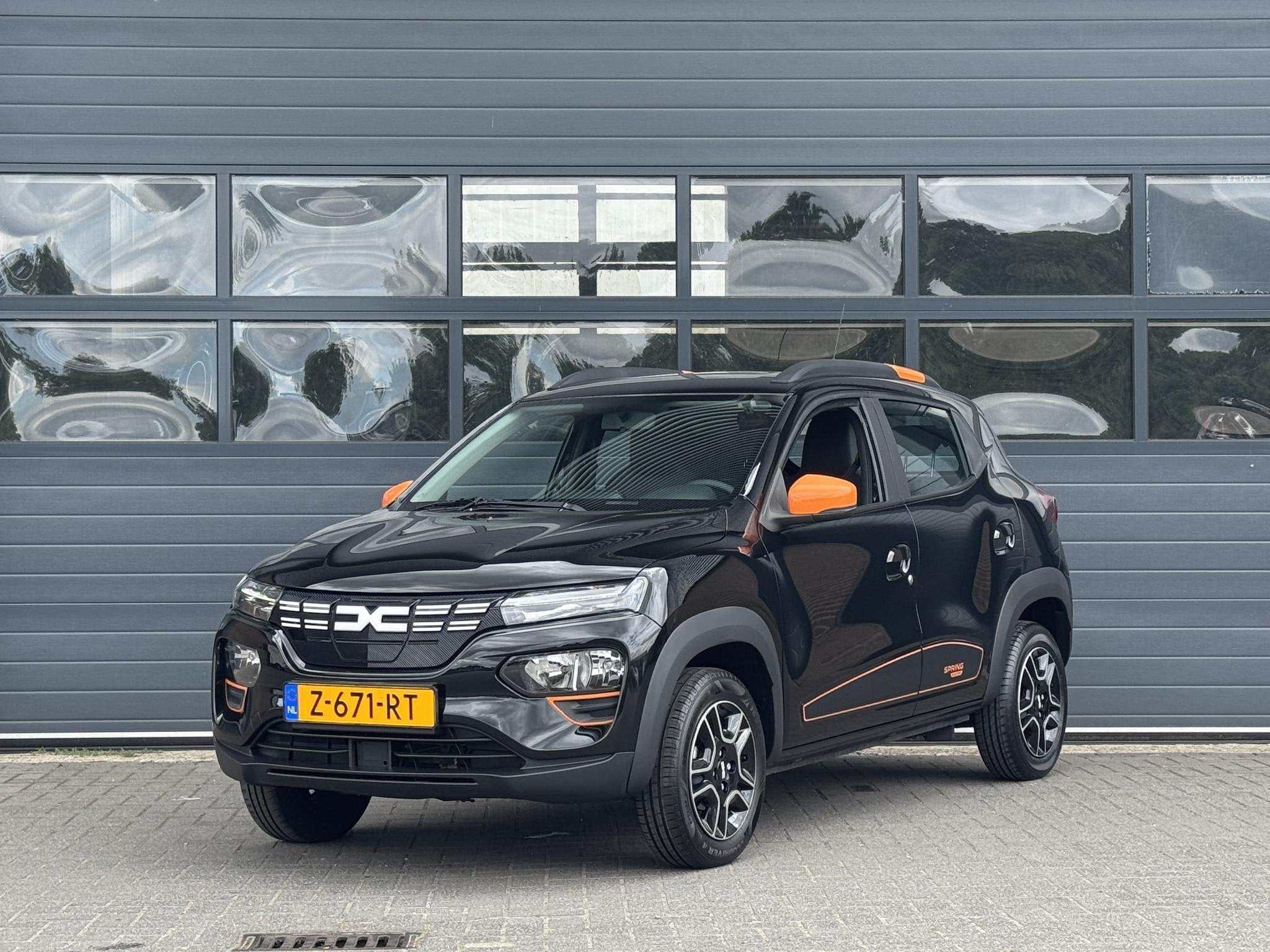 DACIA SPRING EXPRESSION 27 kWh (94 SOH) I AUTOMAAT I APPLE C, Auto's, Gebruikt, Huisgarantie, Zwart, Parkeersensor