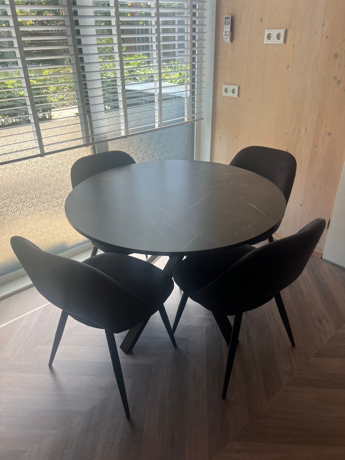 Ronde eettafel met stoelen, Ophalen, 100 tot 150 cm, Rond, Zo goed als nieuw