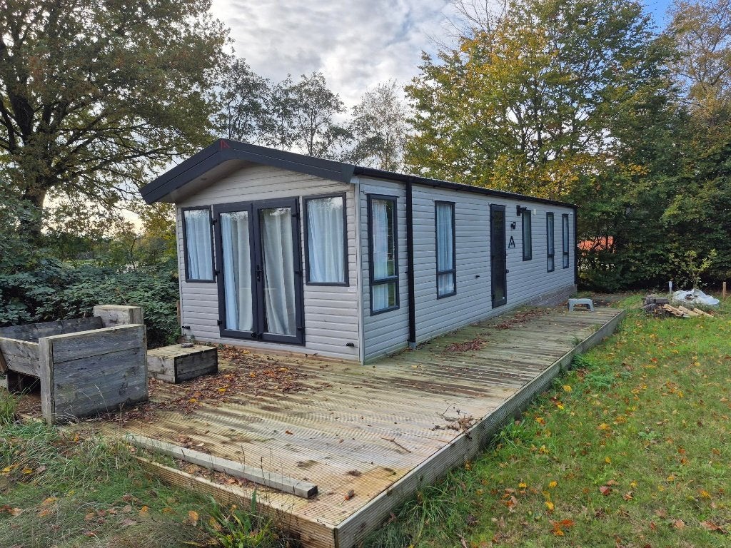 Chalet/Stacaravan met wasmachine en koelvriescombinatie, Caravans en Kamperen, Stacaravans, tot en met 6, Ophalen