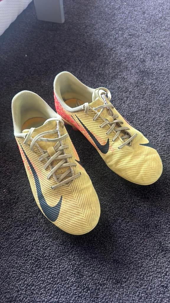 Voetbalschoenen Nike maat 37,5, Maat XS of kleiner, Ophalen of Verzenden, Gebruikt, Schoenen