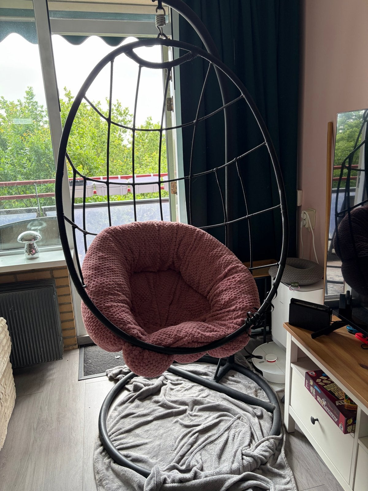 Comfortabele Zwarte Hangstoel met Roze Kussen, Ophalen, Gebruikt, Zwart, Metaal