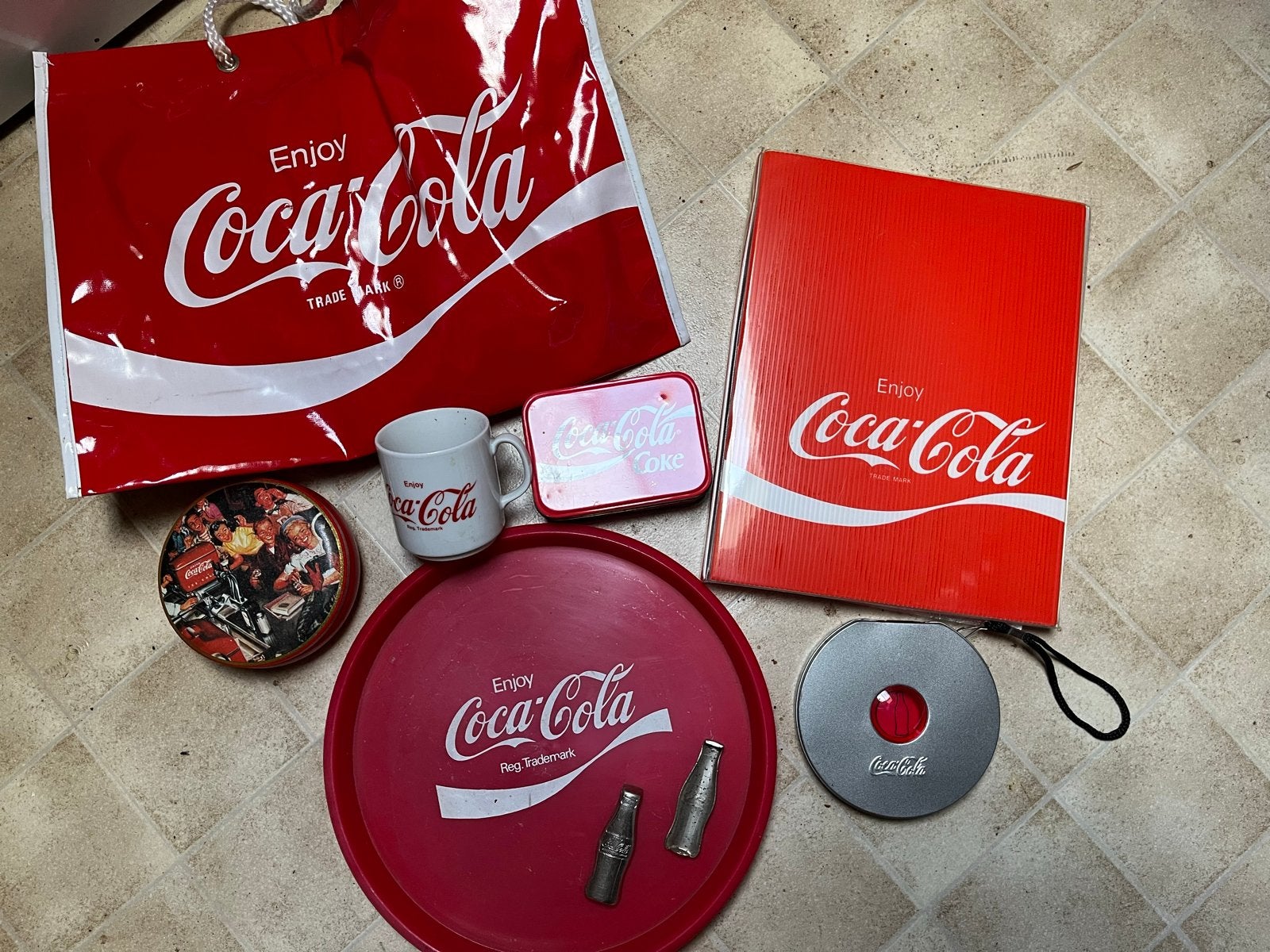 Diverse Coca-Cola verzamelitems: mok, dienblad, blikjes en m, Ophalen of Verzenden, Gebruikt, Overige typen