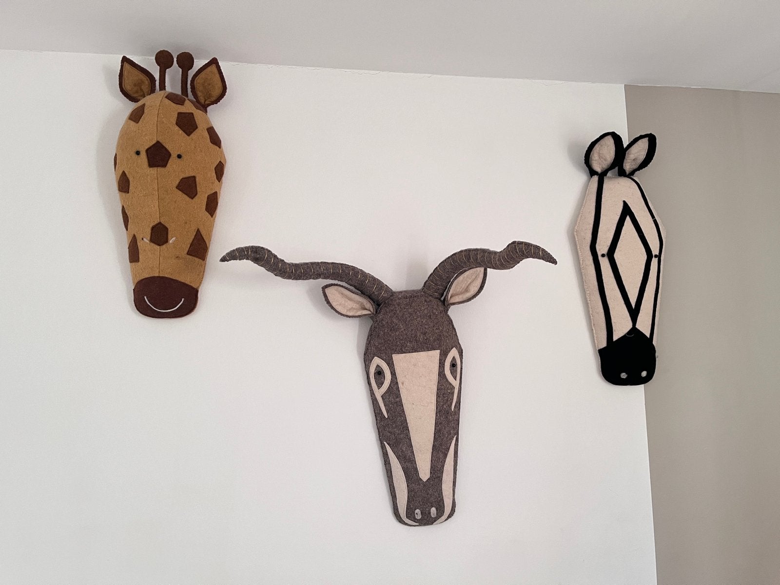 Safari decoratie: 3 dierenkoppen (giraffe, zebra, antilope), Kinderen en Baby's, Kinderkamer | Inrichting en Decoratie, Ophalen of Verzenden