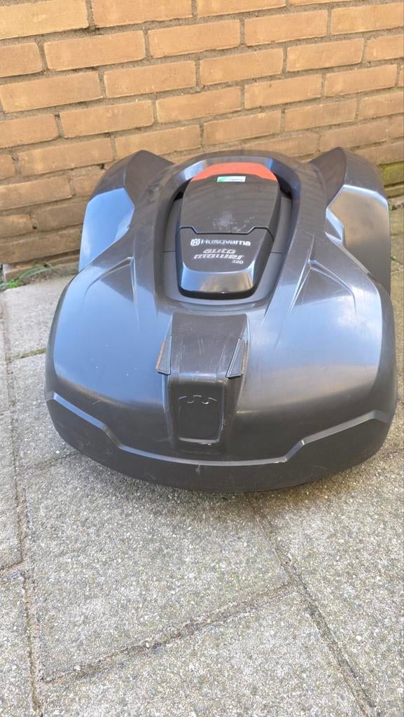 Husqvarna 320 automower    a 420 model, Ophalen, Zo goed als nieuw, 20 tot 25 cm