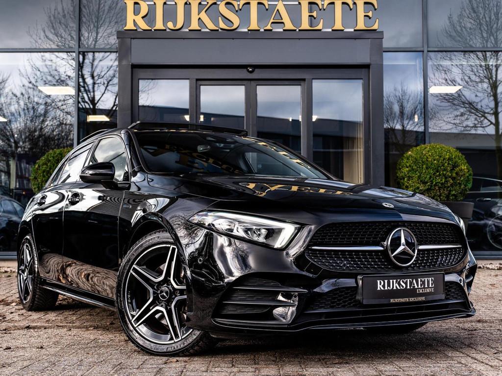 Mercedes A-klasse A250e AMG|PANO|18''|CAMERA|LED|SFEERVERL., Auto's, Gebruikt, 4 cilinders, Adaptive Cruise Control, Alcantara