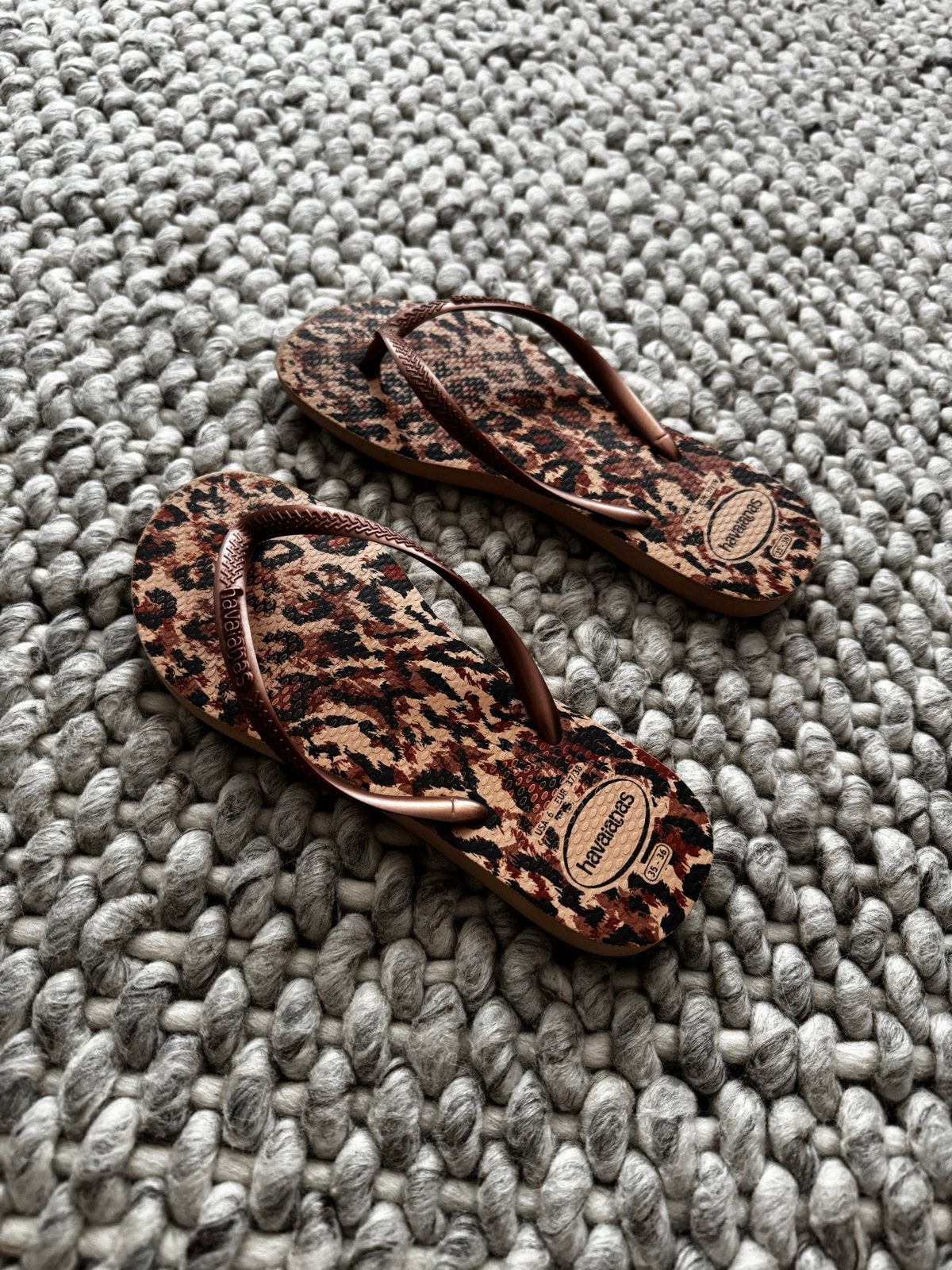 Havaianas slippers met luipaardprint - Maat 35-36, Ophalen of Verzenden, Gedragen, Bruin, Slippers