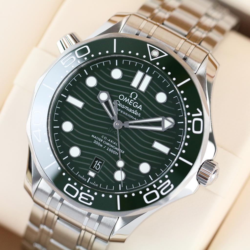 Omega Seamaster Diver 300m Green 42 (Zeer goed/ 2025), Sieraden, Tassen en Uiterlijk, Horloges | Heren, Staal, Staal, Polshorloge