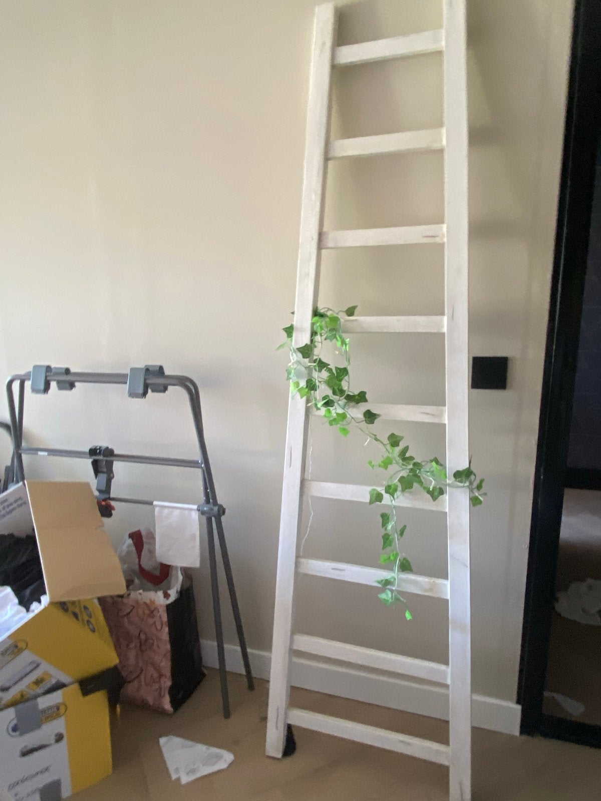 Witte houten decoratie ladder met kunstplant slinger, Ophalen, Gebruikt, Wit, Hout