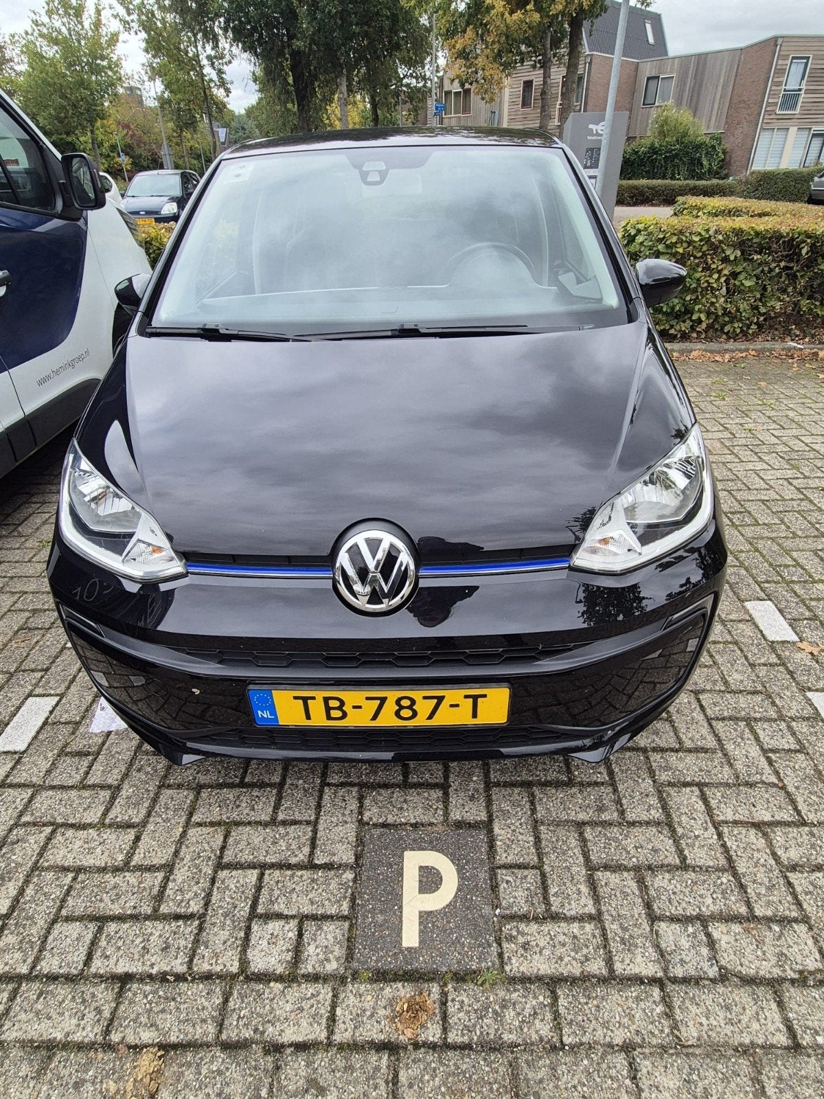 Volkswagen E-up! Elektromotor 60 kw/82pk 2018 Zwart, Auto's, Dealer onderhouden, Stof, 37 €/maand, Elektrische ramen