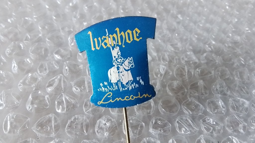 Speldje Ivanhoe lincoln, Verzamelen, Speldjes, Pins en Buttons, Ophalen of Verzenden, Zo goed als nieuw, Overige onderwerpen