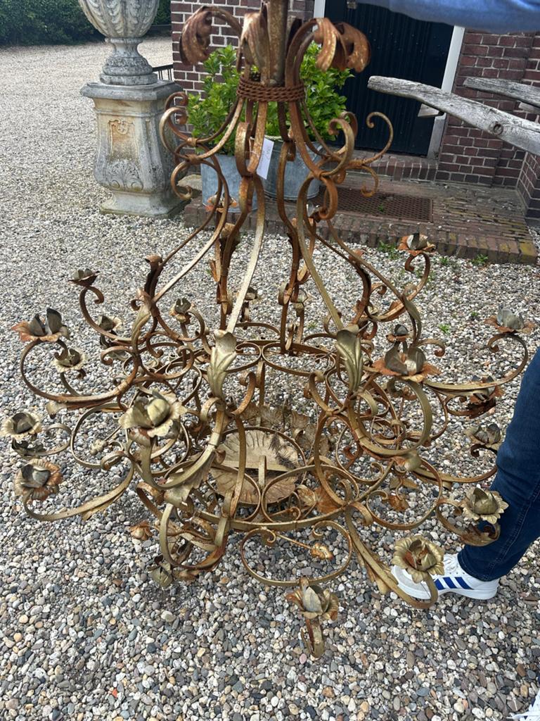 Grote antieke kroonluchter, smeedijzer, goudkleurig, Ophalen, Gebruikt, -, -
