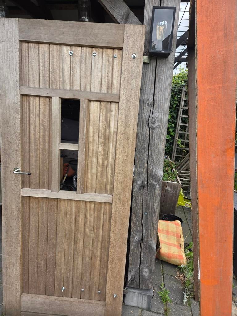 Hardhouten deur met kozijn en hang- en sluitwerk, Doe-het-zelf en Verbouw, Ophalen, Gebruikt, 80 tot 100 cm, Buitendeur