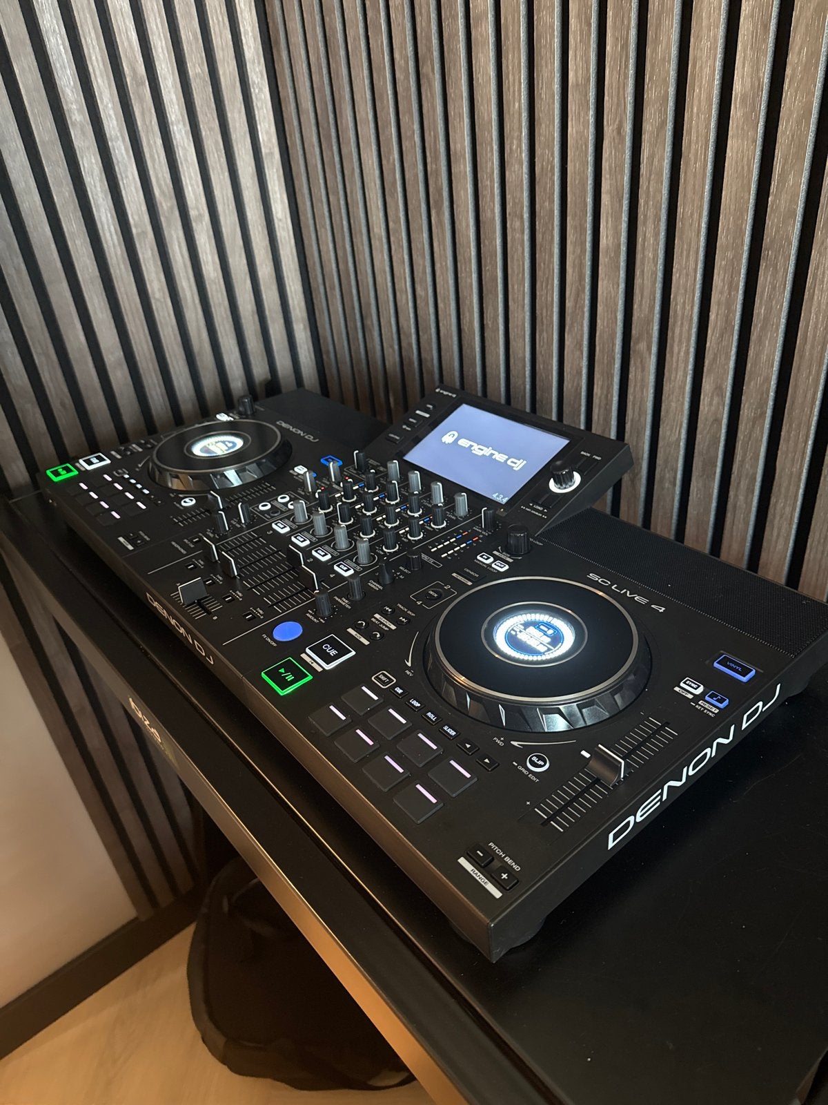 Denon DJ SC Live 4 DJ-controller - Zo goed als nieuw, Muziek en Instrumenten, Dj-sets en Draaitafels, Ophalen, Zo goed als nieuw