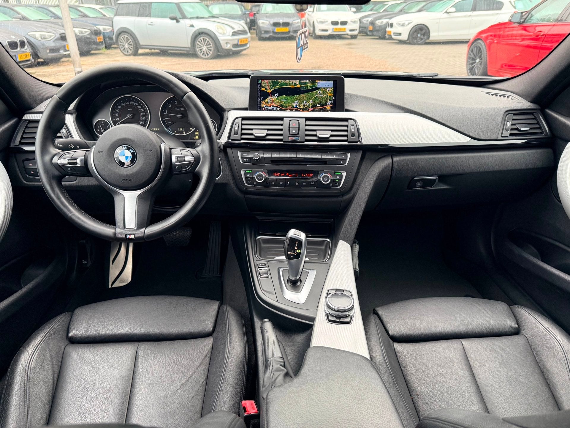 BMW 3-serie 320i High Executive M Sport|Nieuwe Ketting|18 in, Auto's, Automaat, Achterwielaandrijving, Gebruikt, 4 cilinders