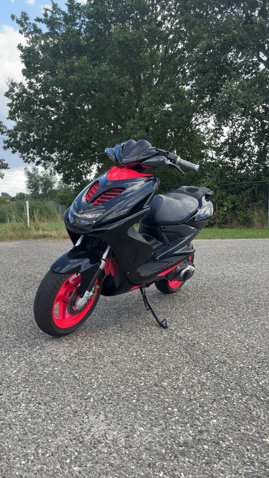 Yamaha Aerox 50cc Neon roze., Ophalen, Aerox, Maximaal 45 km/u, Zo goed als nieuw