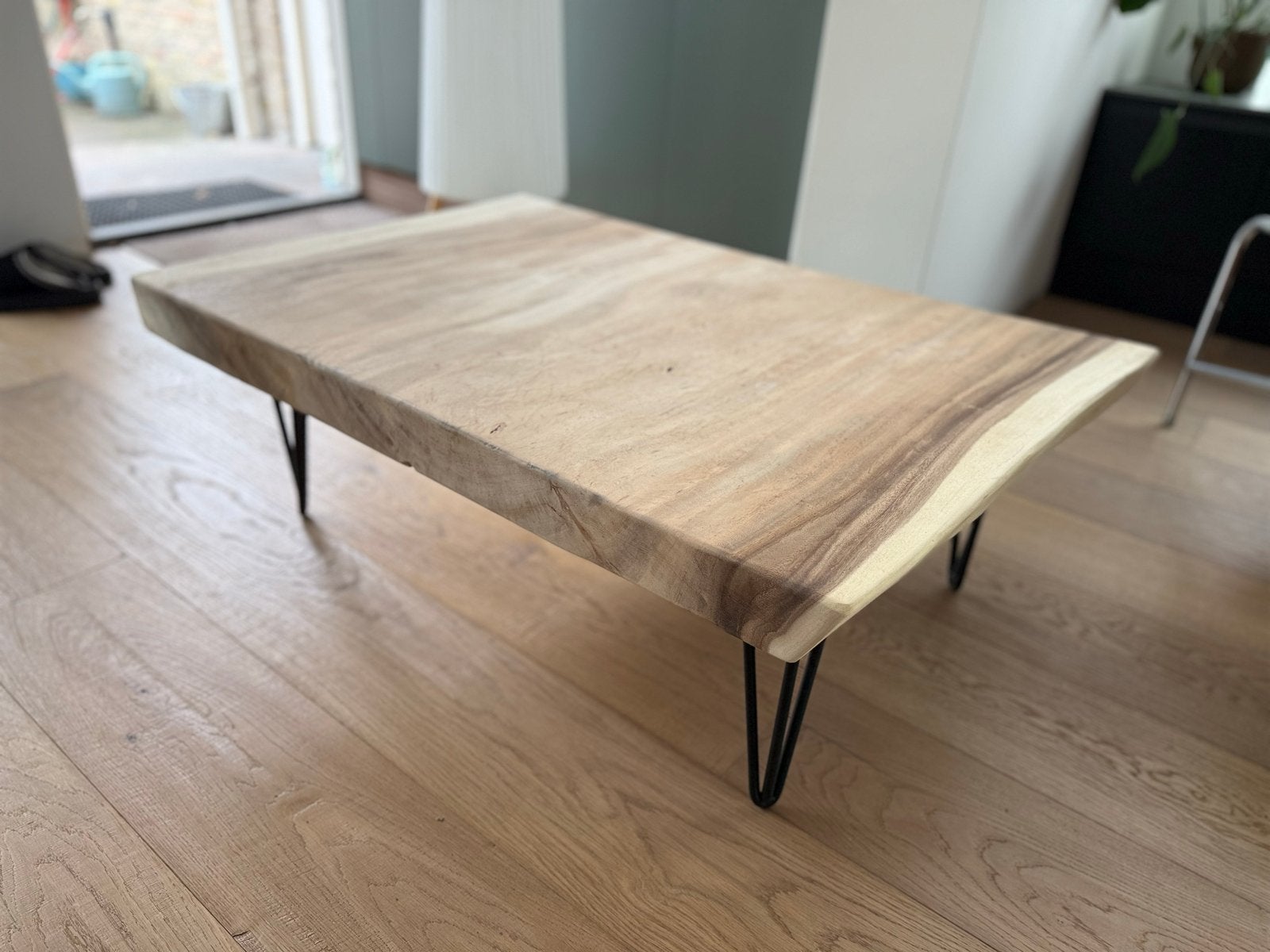 Massief houten salontafel met hairpin poten, Ophalen, 100 tot 150 cm, Nieuw, Overige houtsoorten