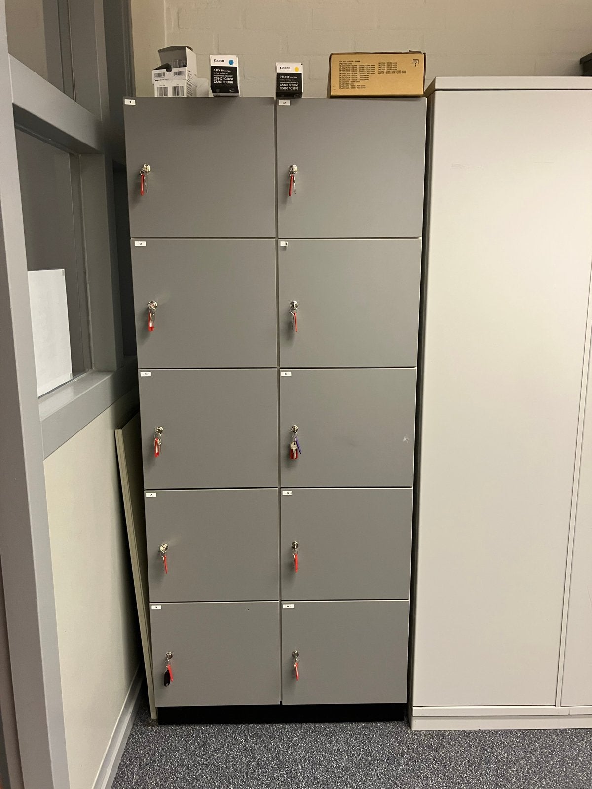lockerkast met 10 lockers, grijs/wit, Ophalen of Verzenden, Gebruikt