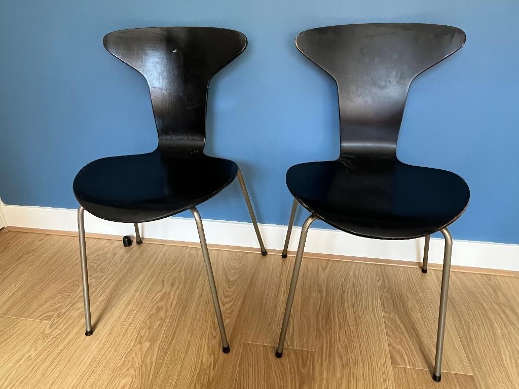Fritz Hansen stoeltjes De Mug Arne Jacobsen 2x, Huis en Inrichting, Stoelen, Ophalen, Gebruikt, Twee, Zwart