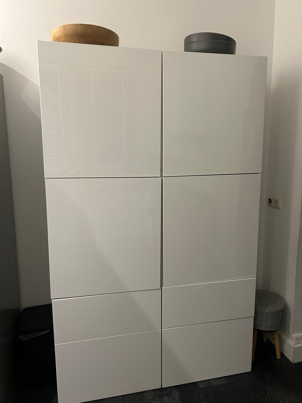 IKEA Besta kast met hoogglans witte deuren en 4 laden, Ophalen, Gebruikt