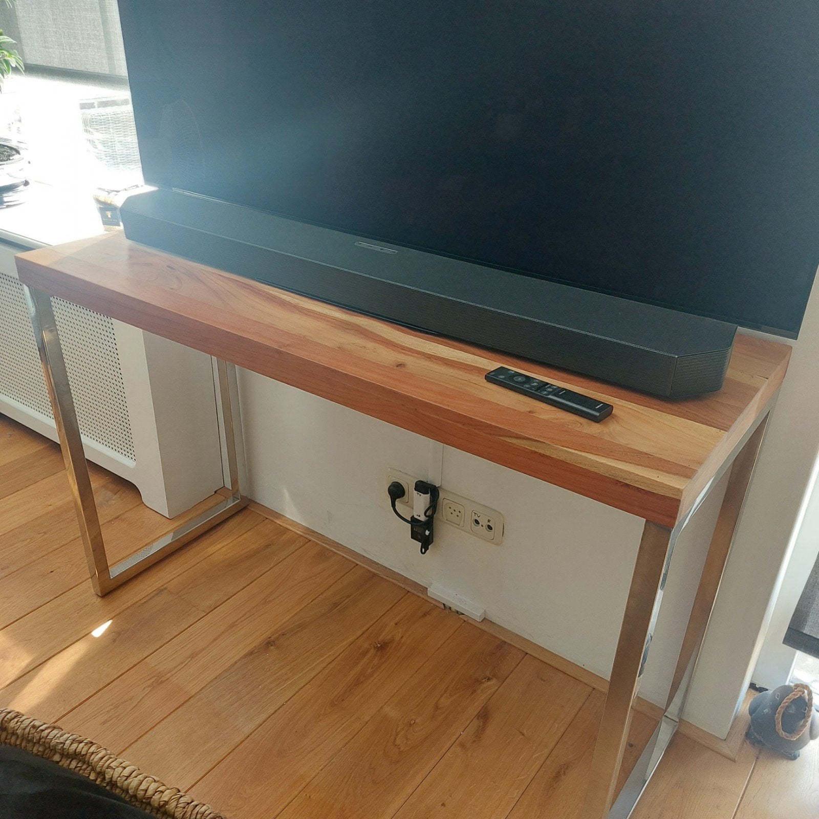 Mooie tv of sidetable met messing poten, Ophalen, Zo goed als nieuw, Bruin