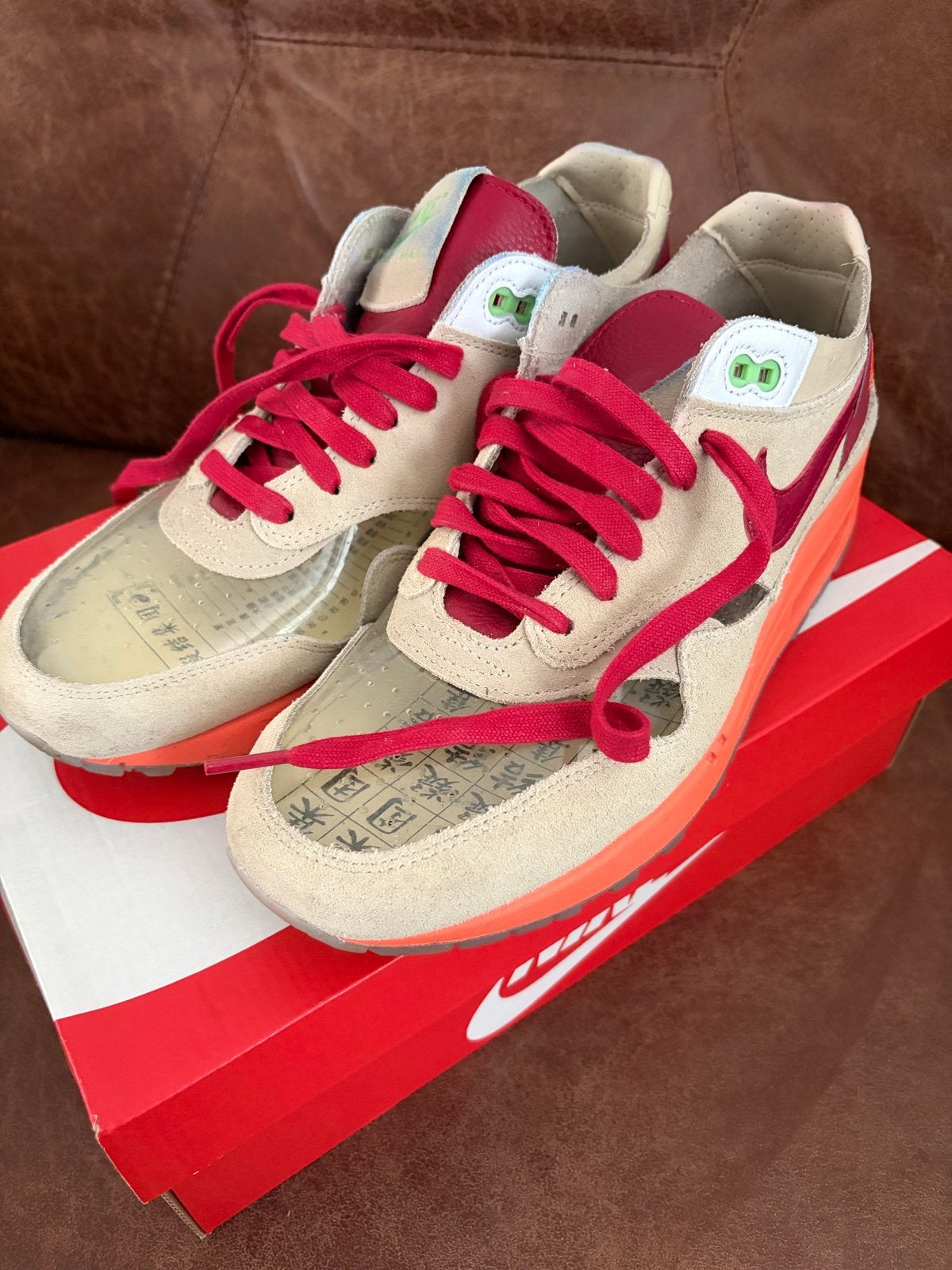 Nike Air Max 1 CLOT Kiss of Death Beige/Rood, Ophalen of Verzenden, Zo goed als nieuw, Overige kleuren, Sneakers of Gympen