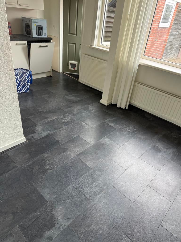 KlikLaminaat, Huis en Inrichting, Stoffering | Vloerbedekking, Ophalen, Zwart, Zo goed als nieuw, 25 tot 50 m²