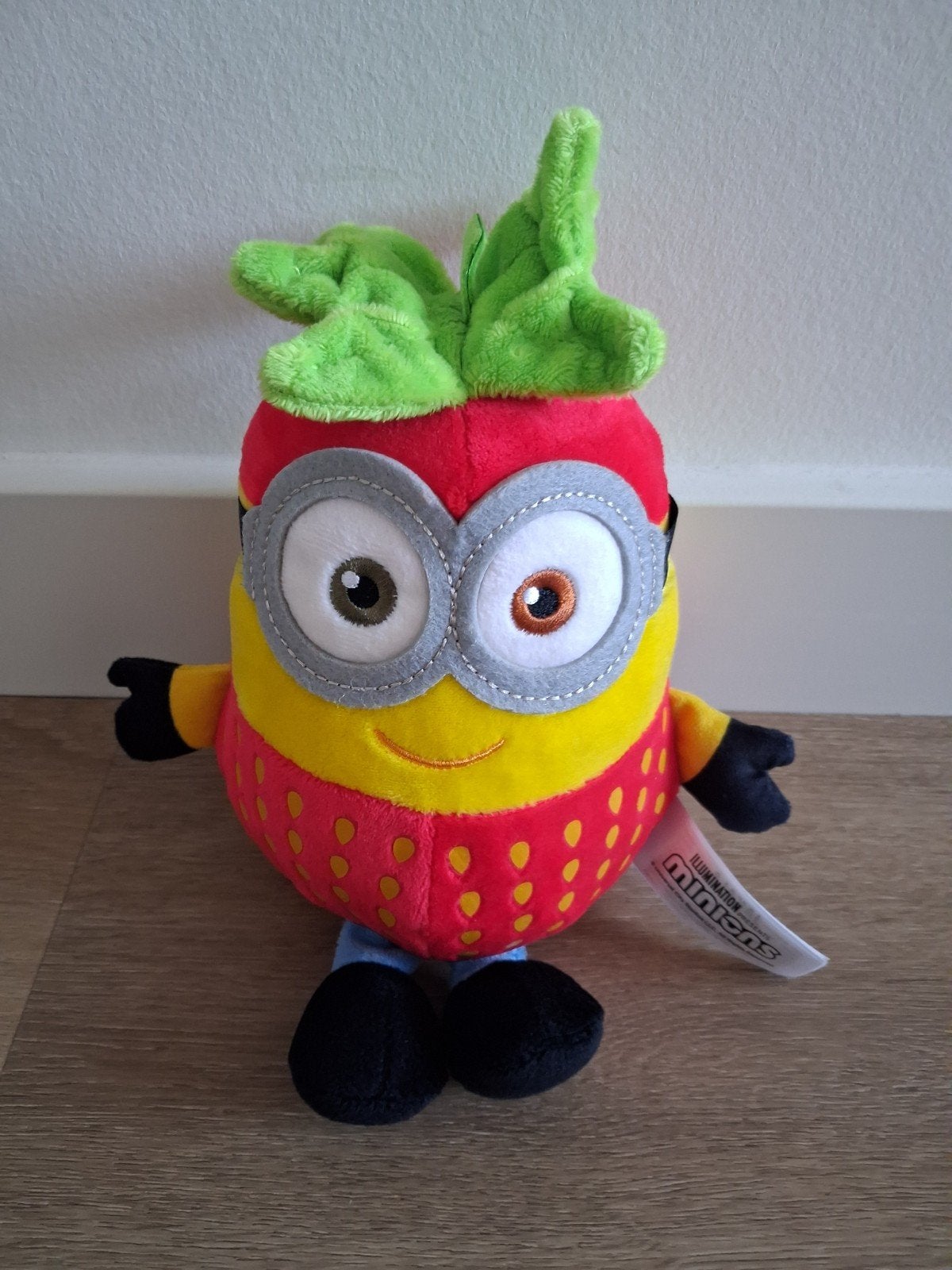 Knuffel Minion aardbei Illumination L1791, Ophalen of Verzenden, Zo goed als nieuw, Overige typen