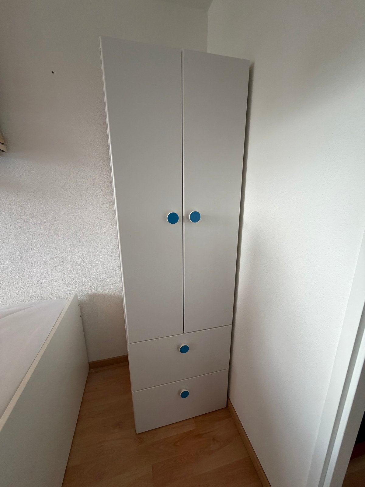 Witte ikea kledingkast (smastad) met lades en hangruimte, Ophalen, Minder dan 50 cm, Gebruikt, Met lade(s)