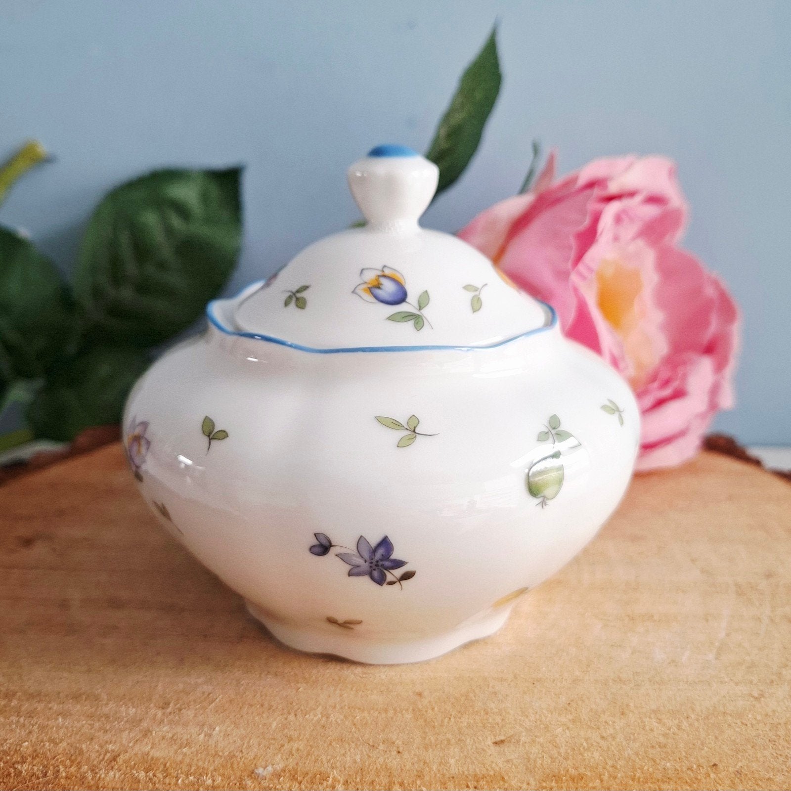 Winterling, suikerpot met strooibloemen, Antiek en Kunst, Antiek | Porselein, Ophalen of Verzenden
