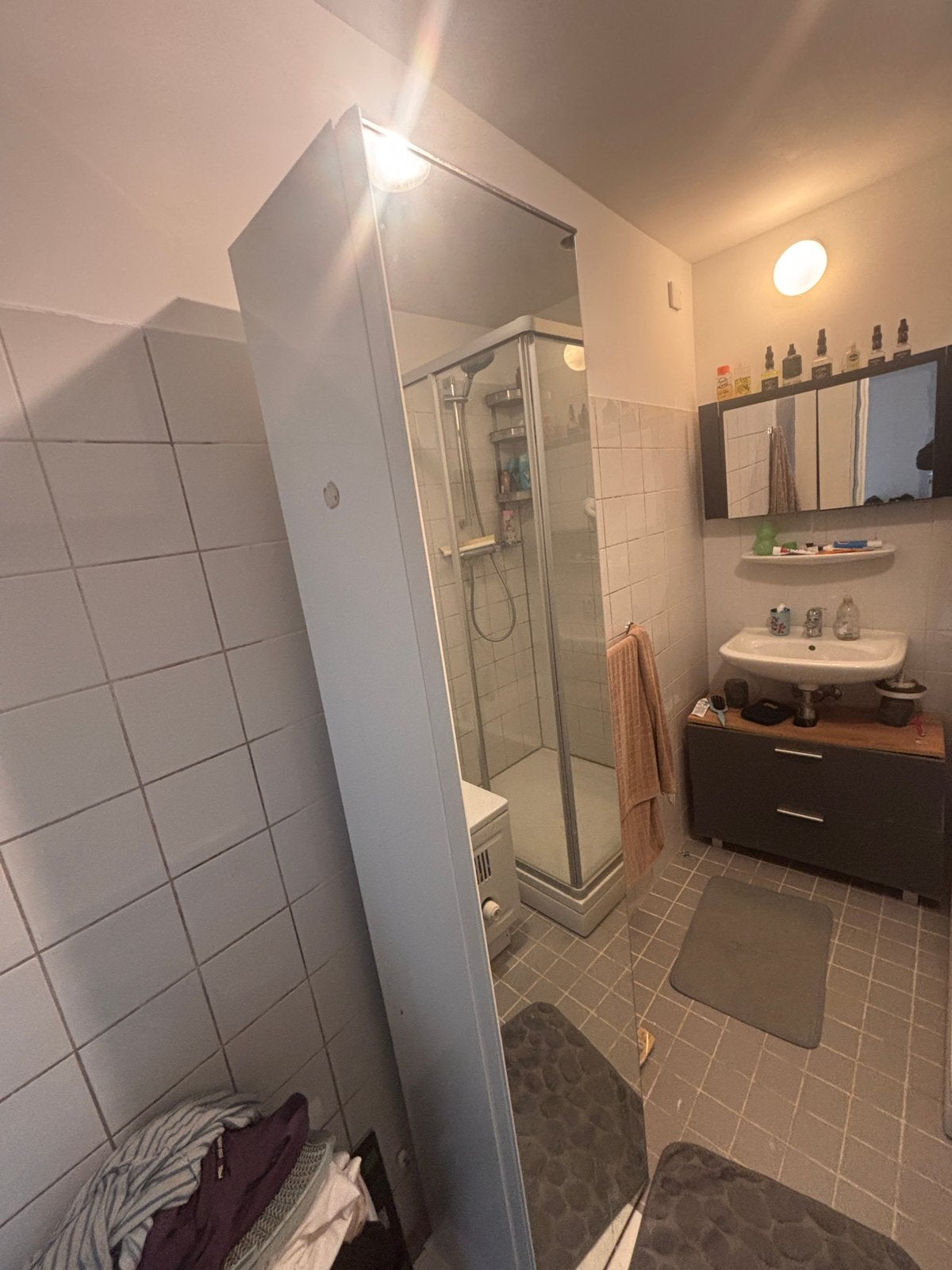Hoge badkamer kast met spiegel | Zwevend | Goede staat, Huis en Inrichting, Kasten | Wandmeubels, Ophalen, Minder dan 150 cm, 150 tot 200 cm