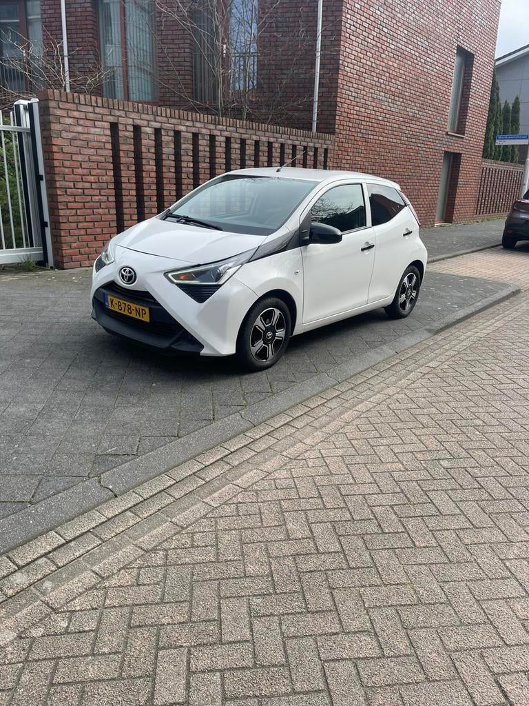 Toyota Aygo 1.0 Vvt-i 72pk 5D 2021 Wit, Auto's, Voorwielaandrijving, 4 stoelen, Wit, Origineel Nederlands